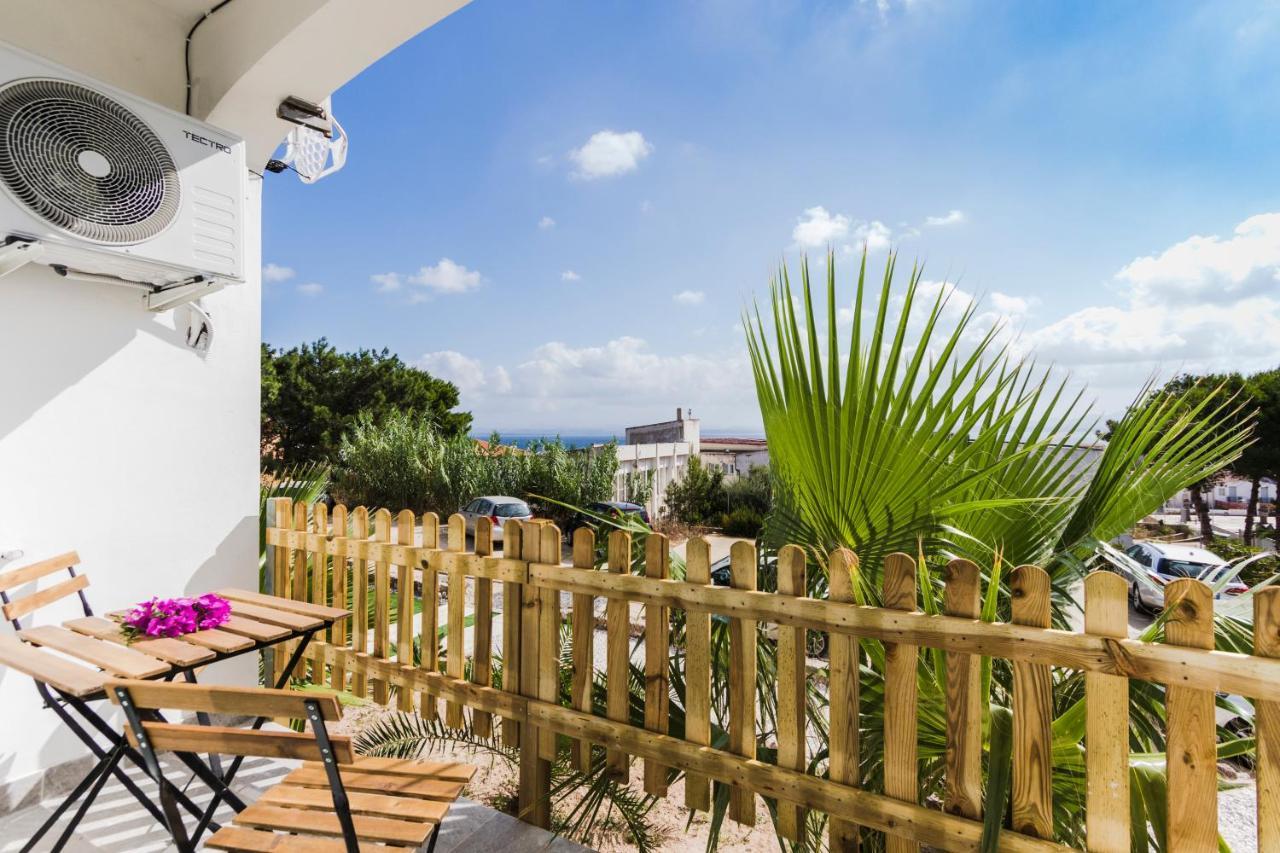 Residence Fior Di Sulcis Calasetta Exterior photo