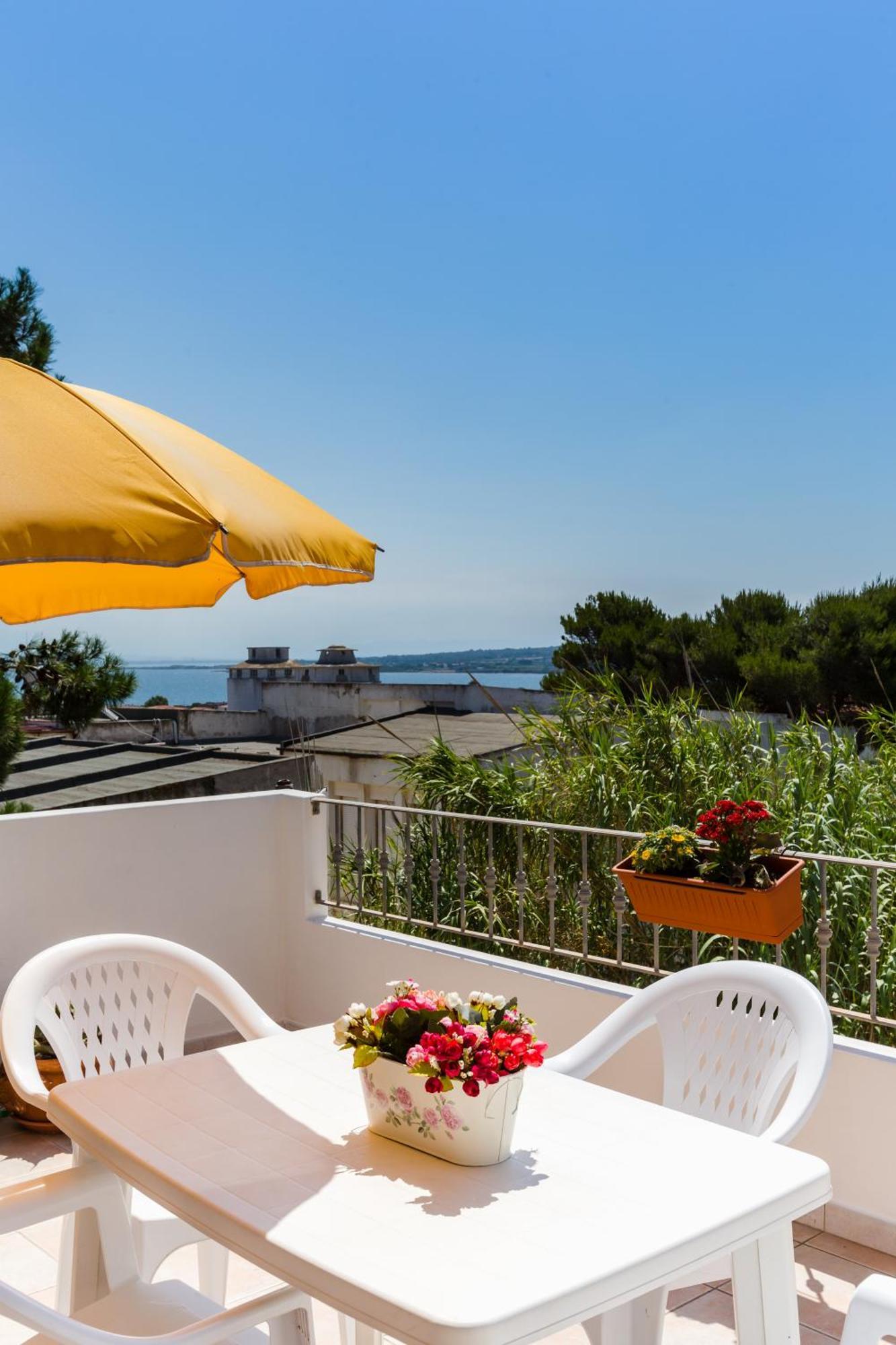 Residence Fior Di Sulcis Calasetta Exterior photo
